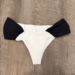 Black and White Vekker pole bottoms